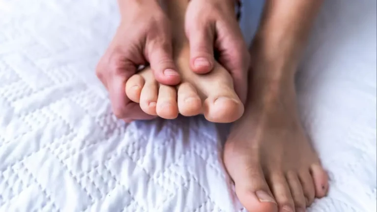 expert-explains-why-expert-explains-why-hairless-toes-can-be-a-major-indicator-for-dangerous-condition.webp