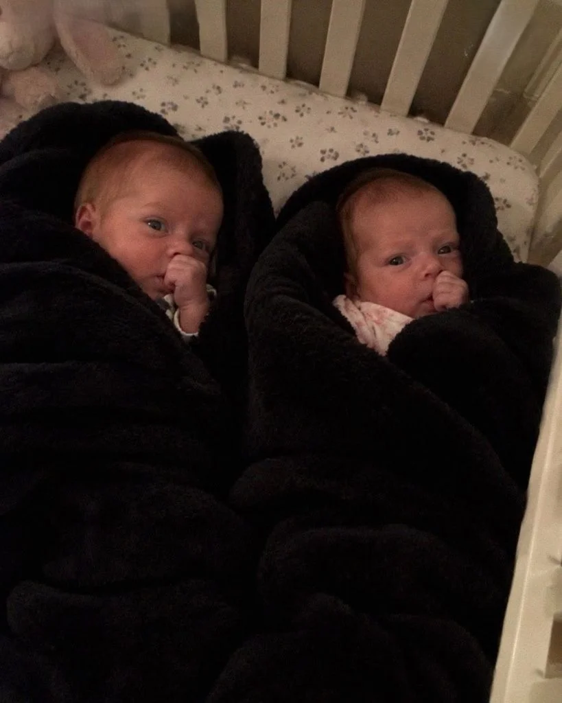 Woman Gave Birth to Twins The Next Morning, Tw0 Black Baby Blankets Arrived, and Her 82-Year-0ld Grandmother Burst Int0 Tears
